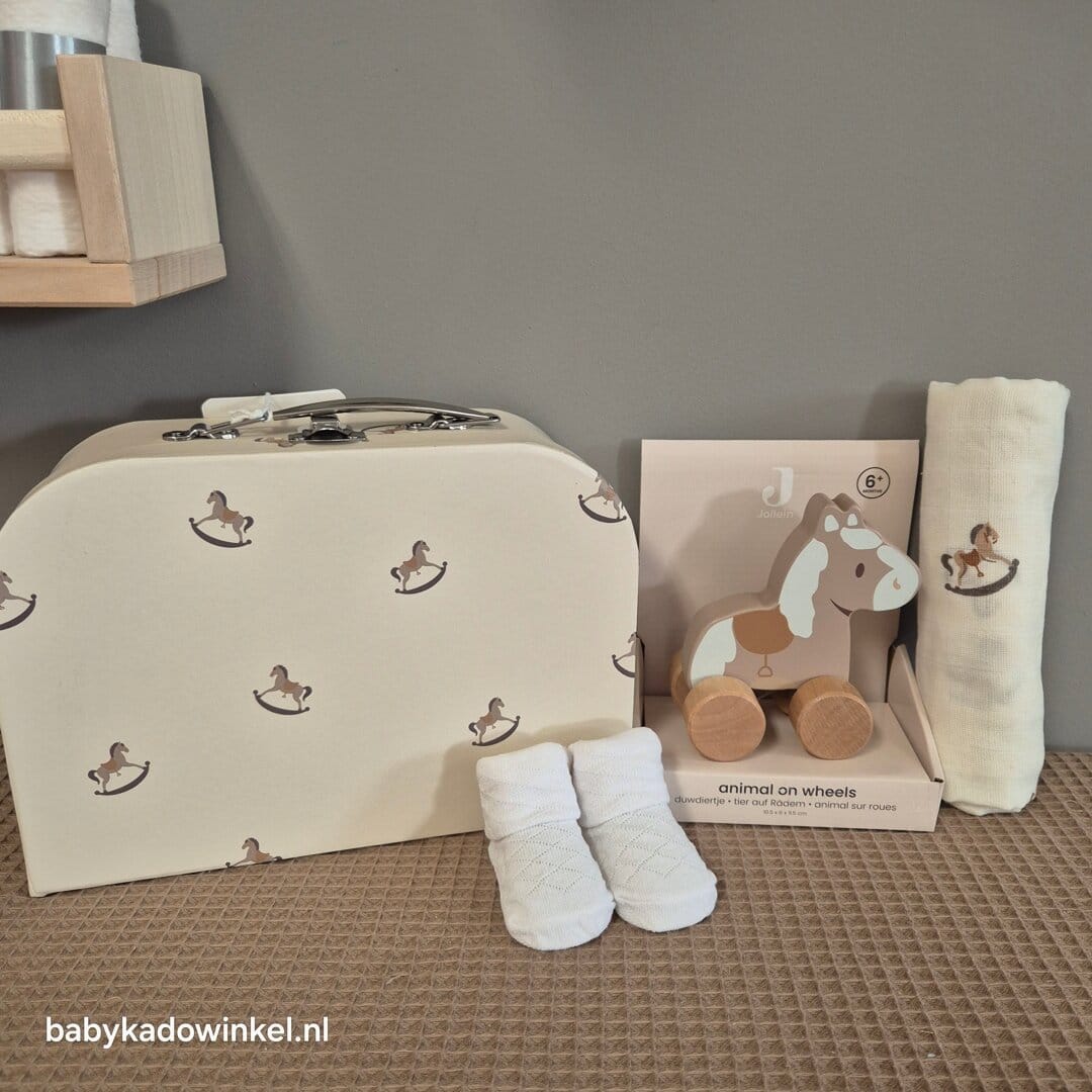 Babykoffertje met naam en datum met badjasje of badcape