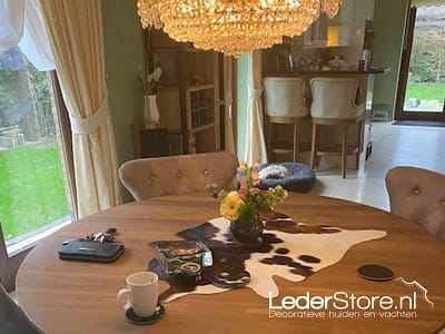 mini-koeienhuid-op-tafel-sylvia