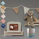 Babykoffertje met naam en datum met badcape of badjasje